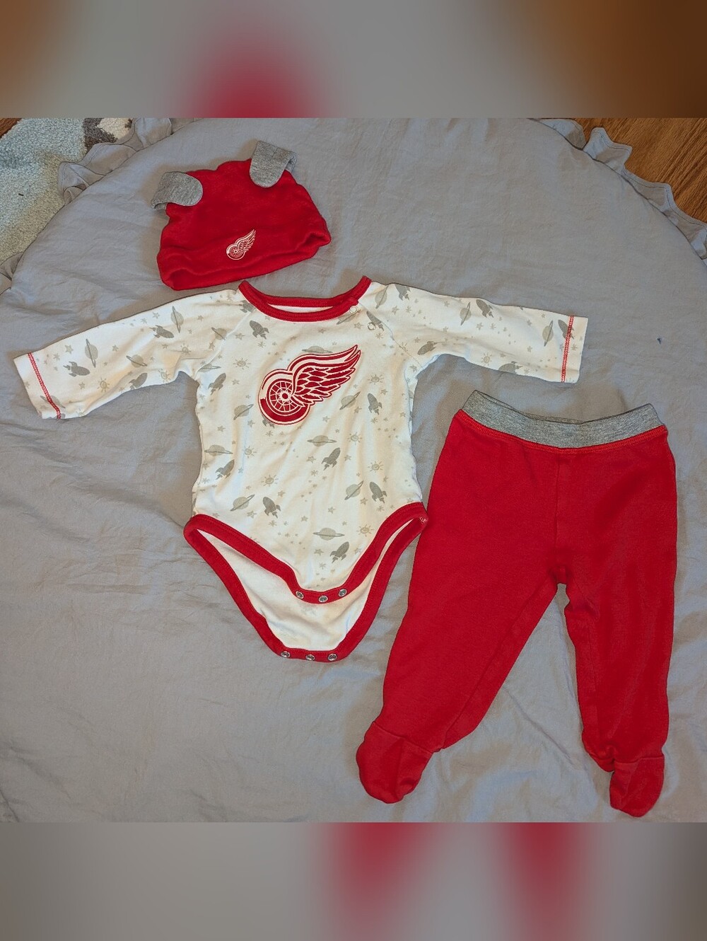 NHL Detroit Red Wings Red & White Baby Three-Piece Set